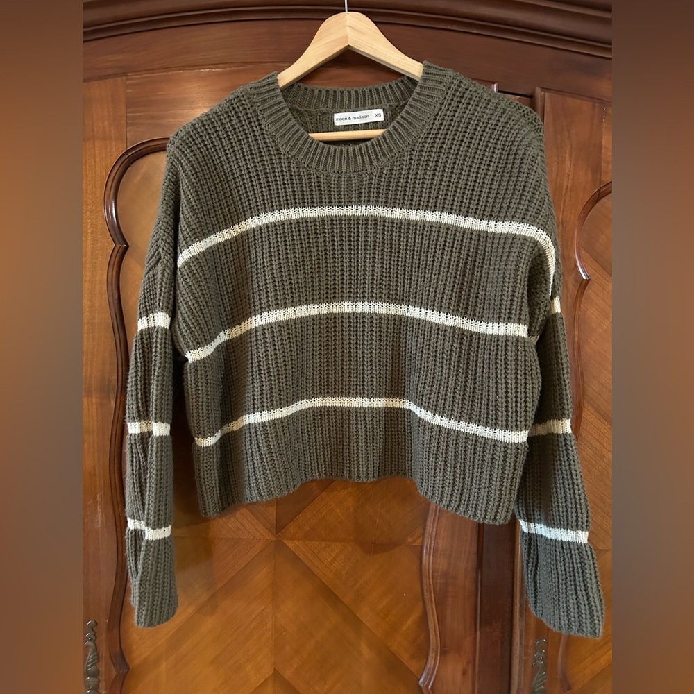 moon & madison Olive Oversixed Striped Crew Neck Sweater Size XS #844